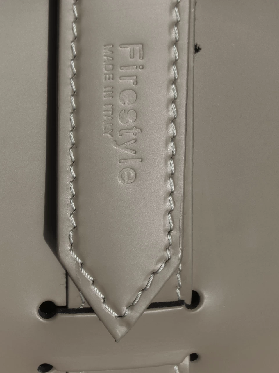 Designer Holzkorb Fabia Taupe Aus Regeneriertem Leder Mit Rollen – Bild 5