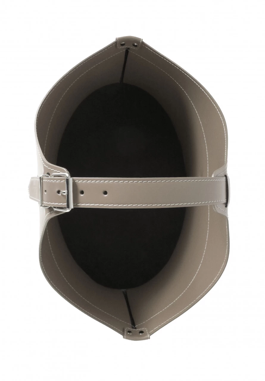 Designer Holzkorb Fabia Taupe Aus Regeneriertem Leder Mit Rollen – Bild 6