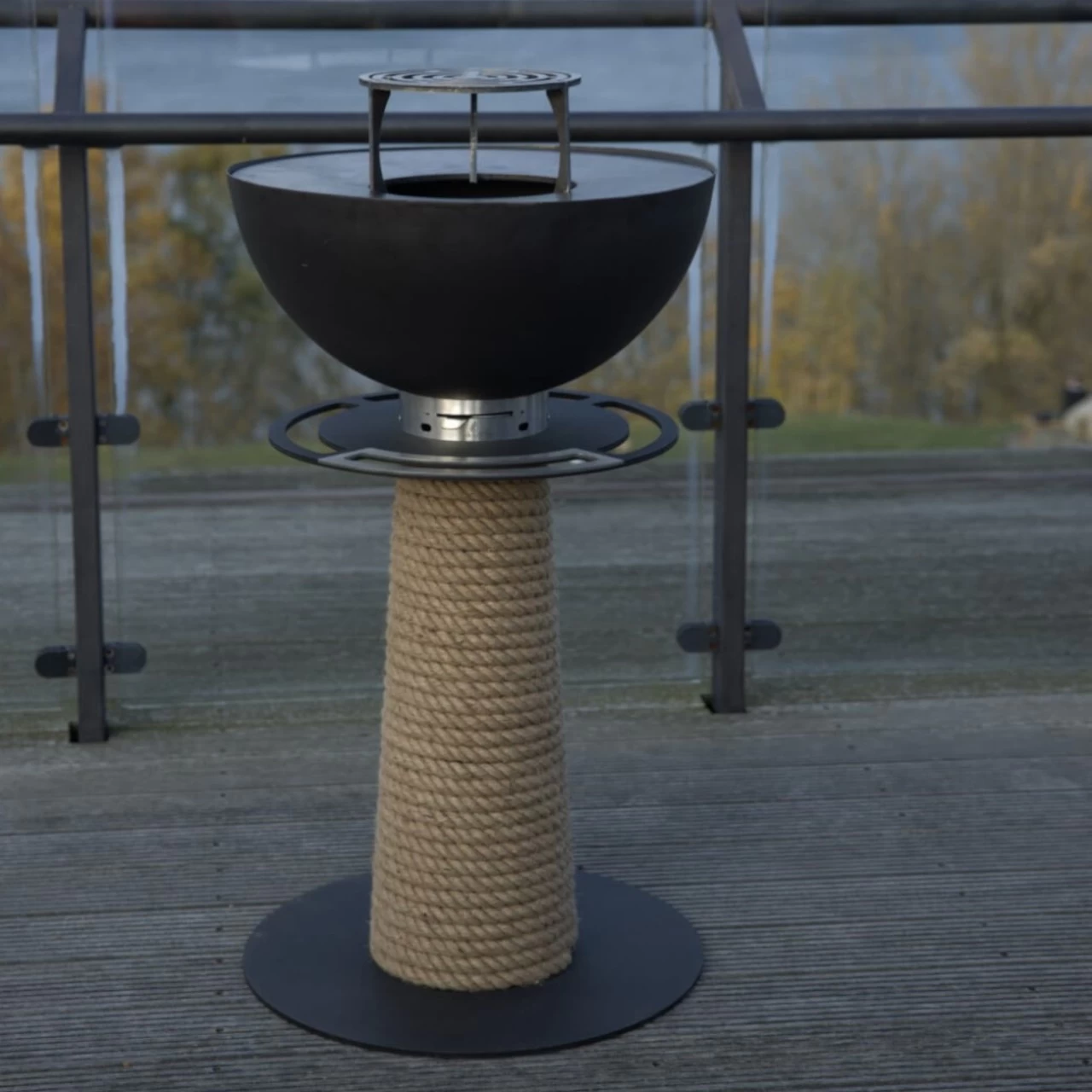 Juno 600 Gartenkamin Plancha Grill Schwarz – Bild 6